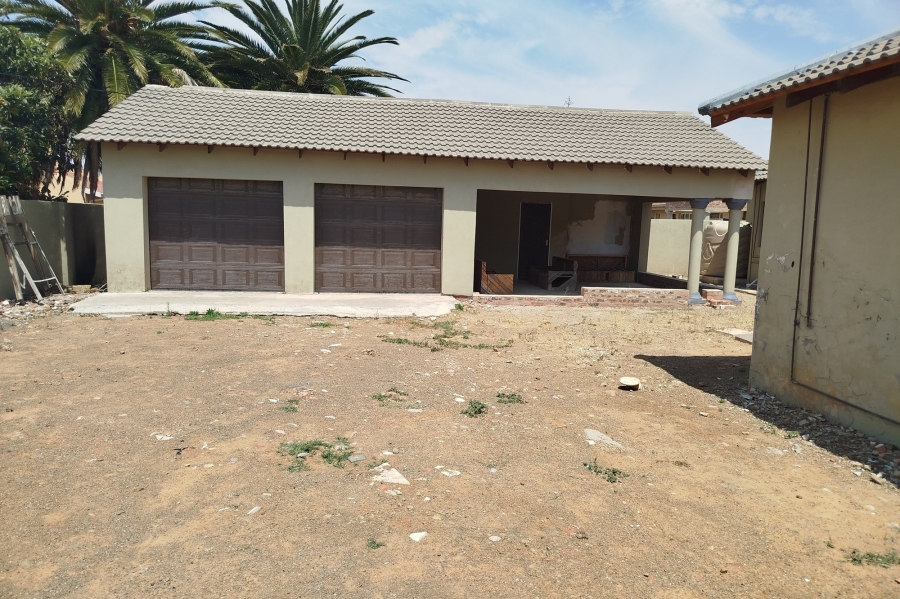 To Let 4 Bedroom Property for Rent in Riebeeckstad Free State